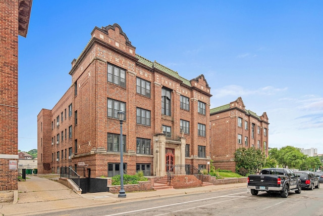 1820 1st Ave S Unit 208, Minneapolis, MN 55403 - view of property featuring uncovered parking