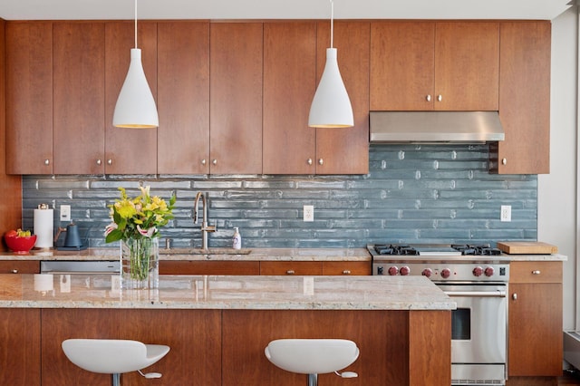 222 2nd St SE Unit 1503, Minneapolis, MN 55414 - kitchen featuring ventilation hood, premium range, tasteful backsplash, and a breakfast bar area