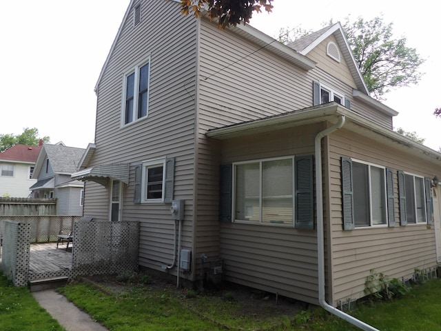 711 2nd Ave NW, Austin, MN 55912 - view of side of property featuring a wooden deck