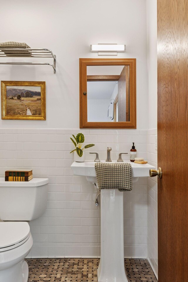 301 3rd St S Unit 302, Stillwater, MN 55082 - bathroom with tile walls and a wainscoted wall