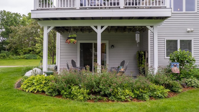 609 Main St E, Wabasha, MN 55981 - doorway to property with a lawn and a balcony