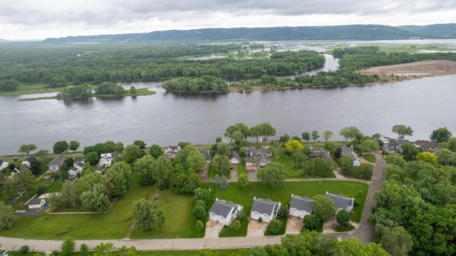 609 Main St E, Wabasha, MN 55981 - aerial perspective of suburban area featuring a large body of water
