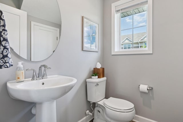 9462 Bridle Way, Victoria, MN 55386 - half bath with baseboards and toilet