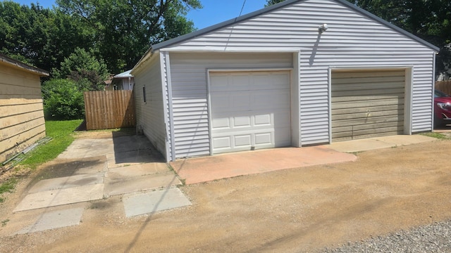 524 1st Ave SE, Wells, MN 56097 - view of detached garage