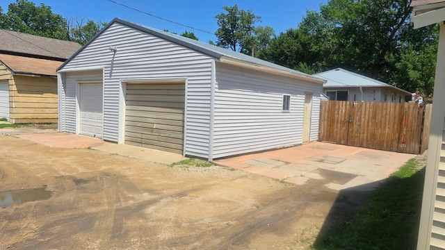 524 1st Ave SE, Wells, MN 56097 - view of detached garage