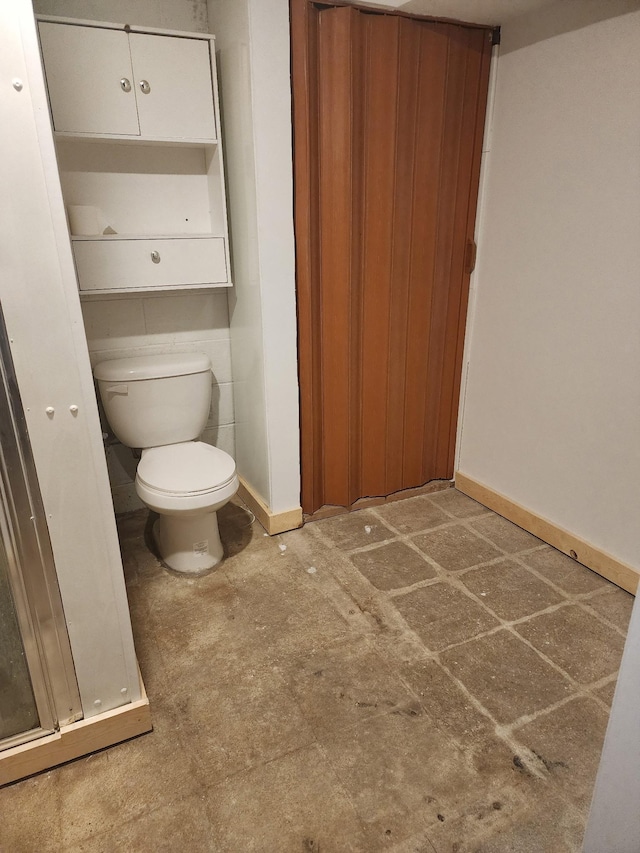 524 1st Ave SE, Wells, MN 56097 - bathroom with baseboards and toilet