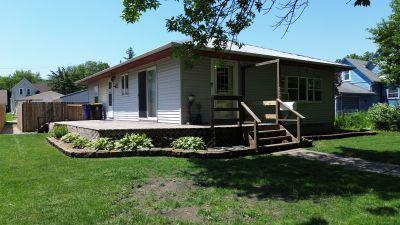 524 1st Ave SE, Wells, MN 56097 - rear view of house
