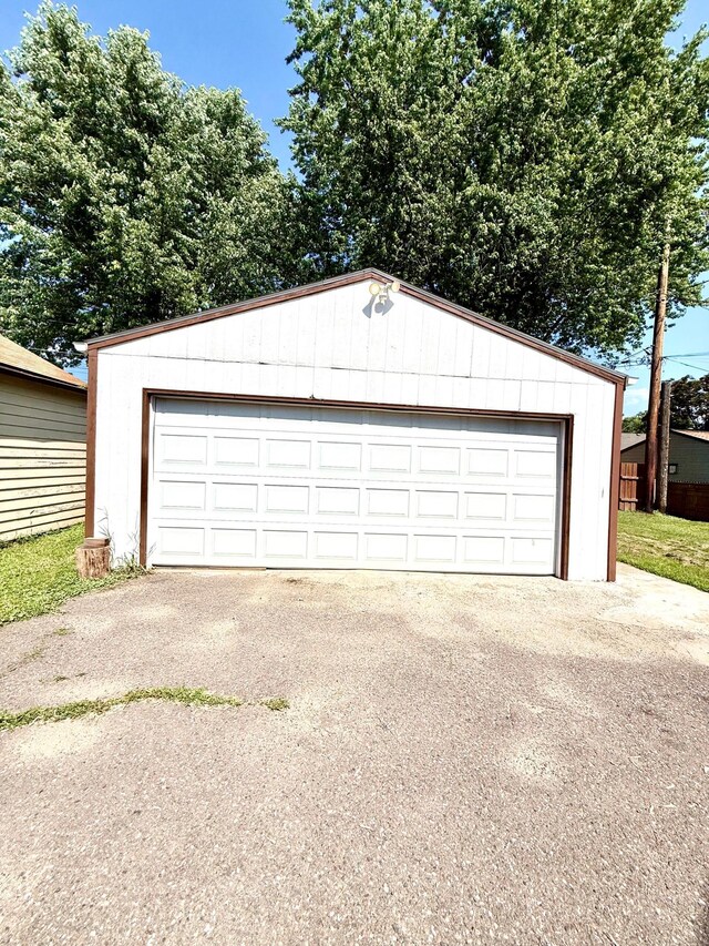2112 Manitou Ave, Saint Paul, MN 55119 - view of detached garage