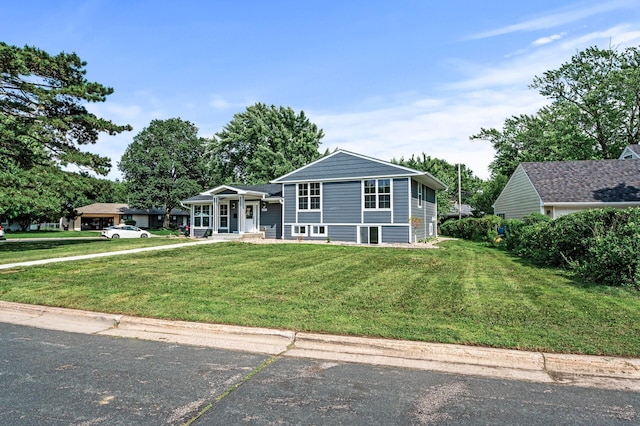 6901 Dawson Ln, Edina, MN 55435 - split level home featuring a front lawn