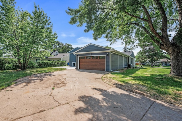 6901 Dawson Ln, Edina, MN 55435 - garage with concrete driveway