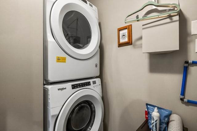 722 Hilltop Dr, Taylors Falls, MN 55084 - washroom featuring stacked washer and clothes dryer