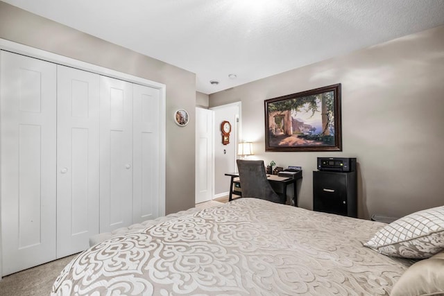 722 Hilltop Dr, Taylors Falls, MN 55084 - bedroom featuring carpet and a closet
