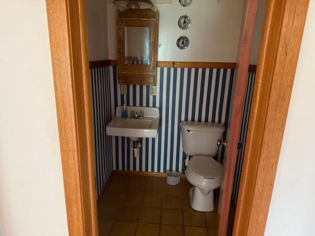 103 Circle Dr, Jackson, MN 56143 - bathroom with wallpapered walls and tile patterned floors