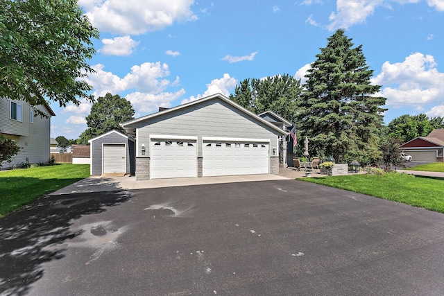 17317 Faraday Ct, Lakeville, MN 55024 - single story home featuring a front yard and asphalt driveway