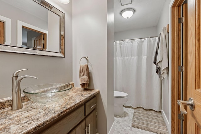 1650 107th Ave NW, Coon Rapids, MN 55433 - full bath with vanity and curtained shower