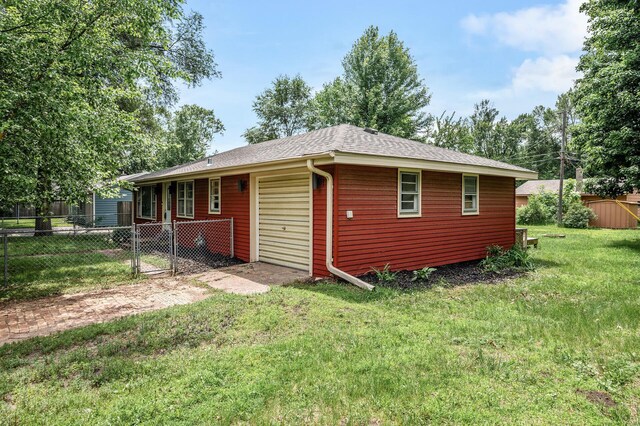 6289 Edgewood Ave N, Brooklyn Park, MN 55428 - view of outbuilding featuring a garage