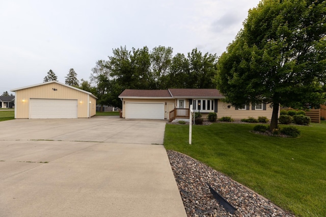 2303 9th Ave SW, Austin, MN 55912 - ranch-style home featuring a detached garage, a front yard, and an outdoor structure
