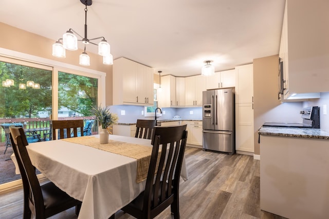 2303 9th Ave SW, Austin, MN 55912 - dining area with a chandelier and light wood finished floors