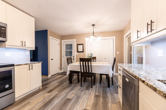 2303 9th Ave SW, Austin, MN 55912 - kitchen featuring stainless steel appliances, light wood-type flooring, a chandelier, and white cabinets