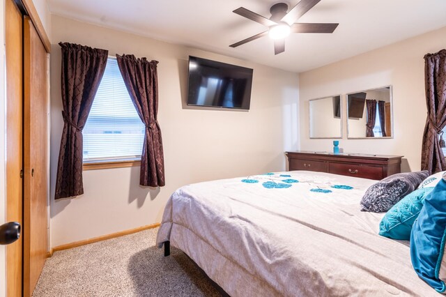 2303 9th Ave SW, Austin, MN 55912 - carpeted bedroom featuring baseboards and a ceiling fan