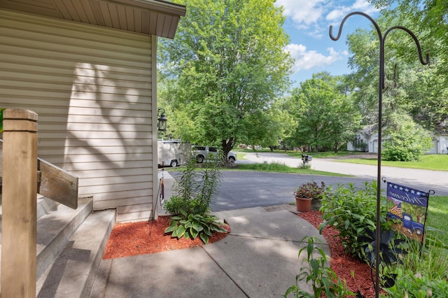 3147 94th Ln NE, Blaine, MN 55449 - view of patio / terrace