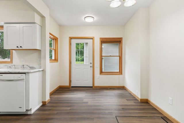 2070 Racine Ave S, Lake Saint Croix Beach, MN 55043 - entryway featuring dark wood-style floors and a chandelier
