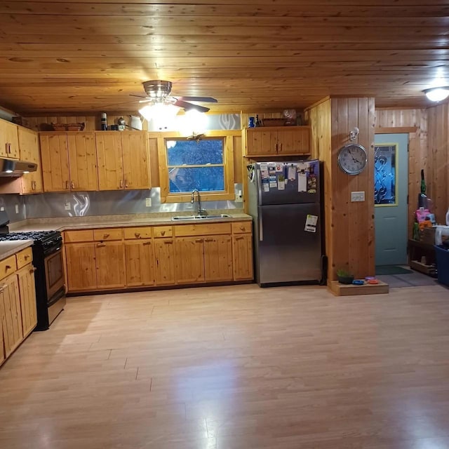 1951 Wolf Lake Dr SE, Bemidji, MN 56601 - kitchen featuring freestanding refrigerator, gas stove, under cabinet range hood, wood ceiling, and a ceiling fan