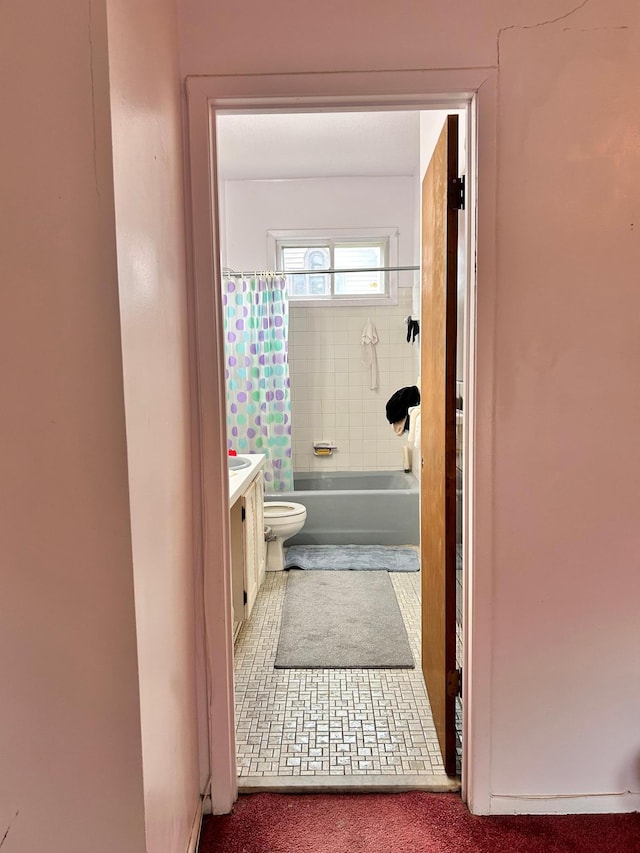 328 Edmund Ave, Saint Paul, MN 55103 - full bathroom featuring vanity and shower / bath combo