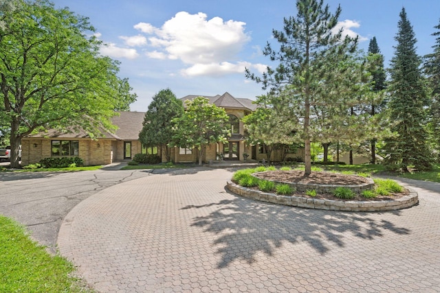 6541 Beach Rd, Eden Prairie, MN 55344 - view of property hidden behind natural elements featuring curved driveway
