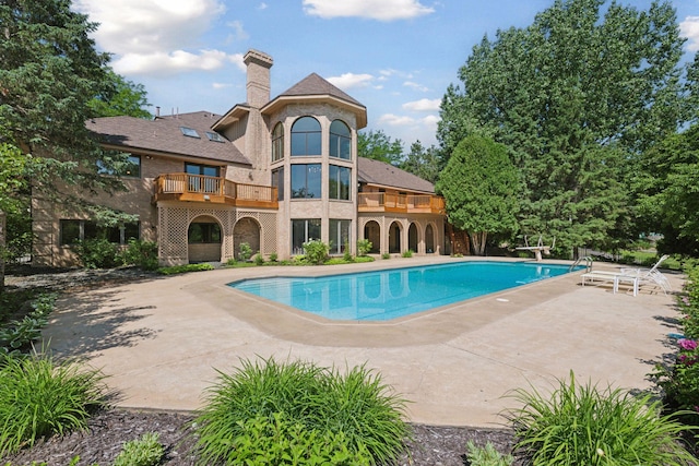 6541 Beach Rd, Eden Prairie, MN 55344 - outdoor pool with a patio and a diving board
