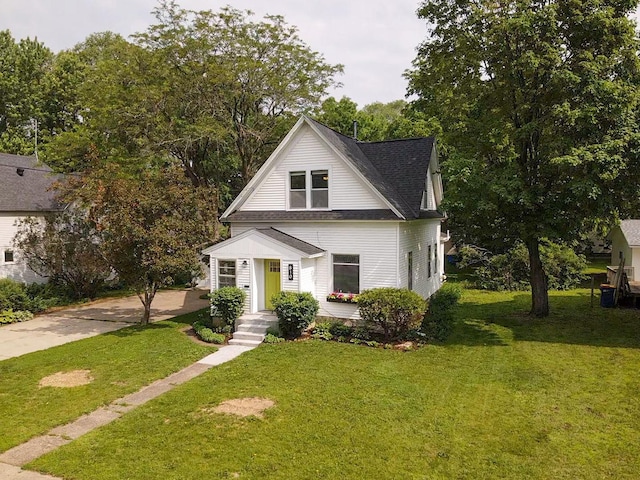 810 7th St NW, Faribault, MN 55021 - bungalow with a front yard and concrete driveway