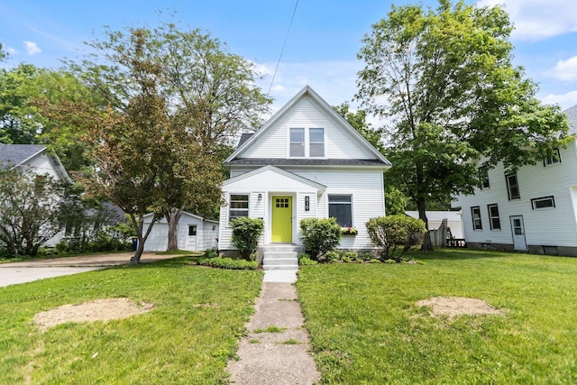 810 7th St NW, Faribault, MN 55021 - bungalow-style home with a front lawn