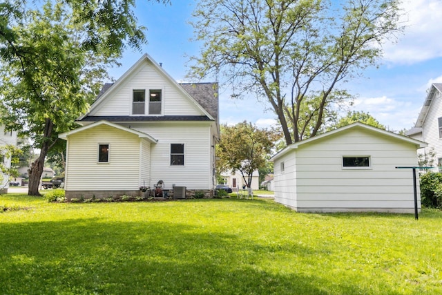 810 7th St NW, Faribault, MN 55021 - back of property with a lawn