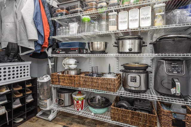 202 Park St, Alexandria, MN 56308 - view of pantry