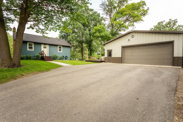 202 Park St, Alexandria, MN 56308 - ranch-style home featuring a front lawn and a detached garage