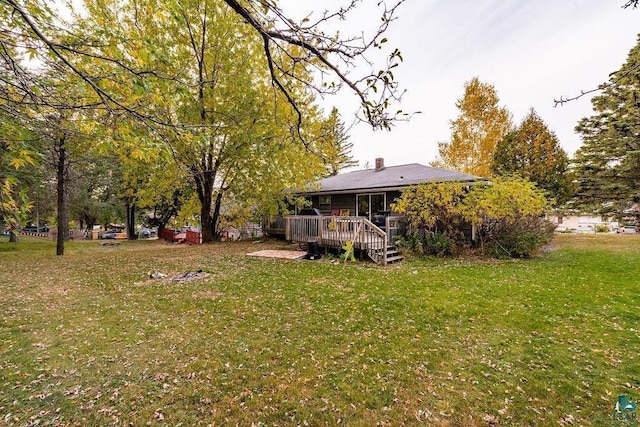 126 Niagara St, Duluth, MN 55811 - view of grassy yard featuring a wooden deck