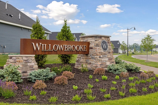 3841 Hyde Ave N, Oakdale, MN 55128 - view of community sign