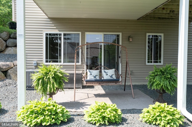 14578 Hunters Ln, Savage, MN 55378 - entrance to property featuring a patio area