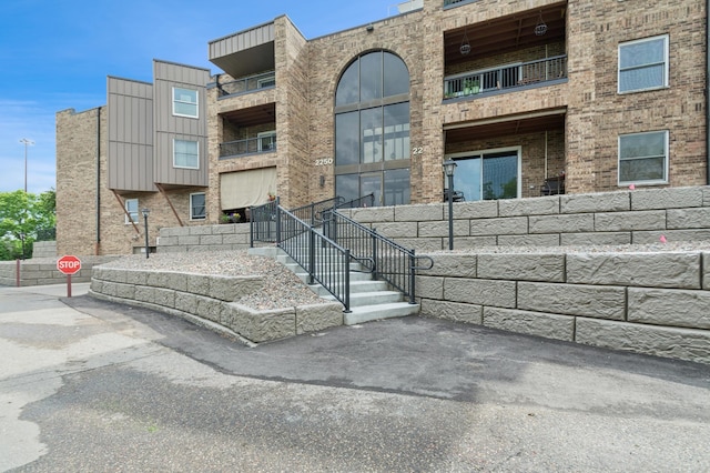 2240 Midland Grove Rd Unit 201, Roseville, MN 55113 - photo 2