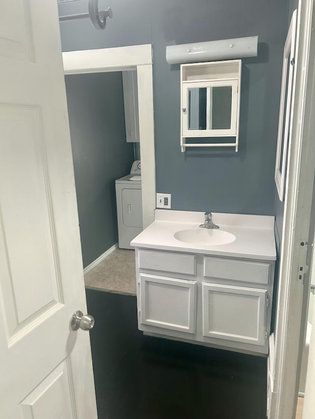604 7th Ave E, Alexandria, MN 56308 - bathroom featuring washer / dryer and vanity