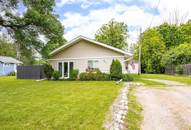 611 11th Ave, Grand Rapids, MN 55744 - view of front of property featuring dirt driveway