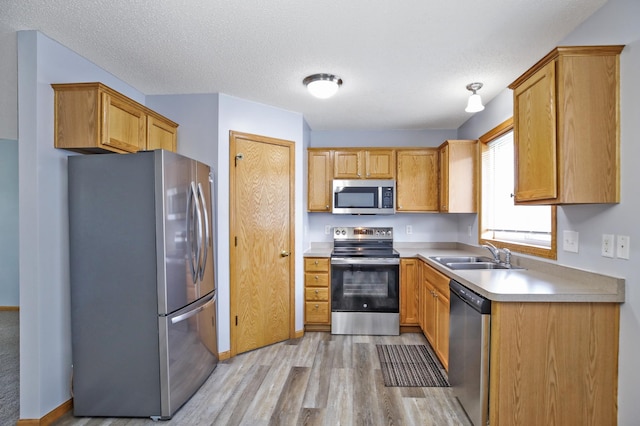 304 Tanager Path, Mankato, MN 56001 - kitchen with appliances with stainless steel finishes, light wood-style flooring, light countertops, and a textured ceiling