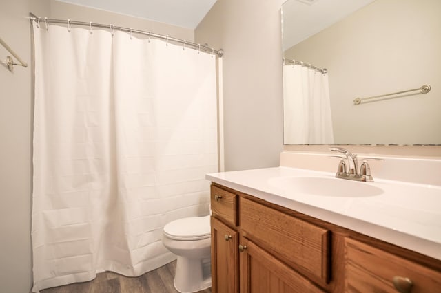 304 Tanager Path, Mankato, MN 56001 - full bath featuring wood finished floors, vanity, and curtained shower