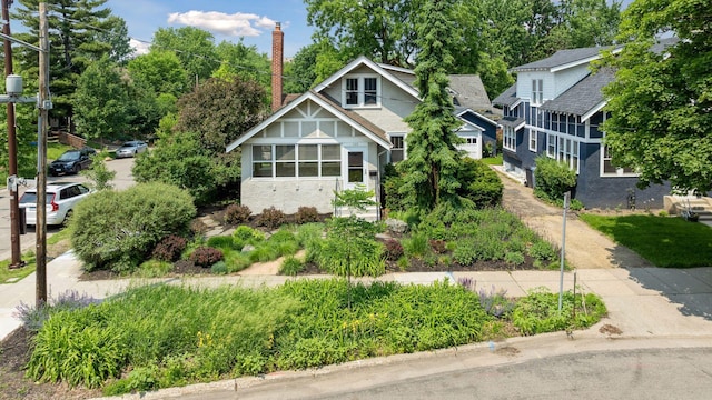 720 40th St, Minneapolis, MN 55409 - view of front facade with a chimney