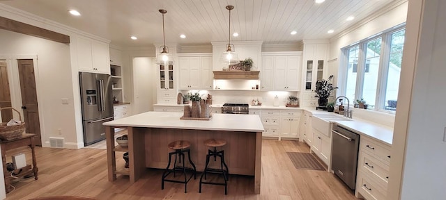 9029 Crown Hill Ct, Brainerd, MN 56401 - kitchen with high quality appliances, a center island, a breakfast bar area, recessed lighting, and light wood-type flooring