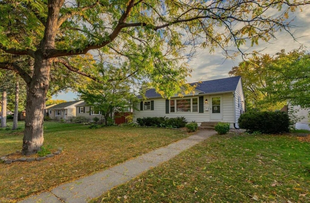 4316 Grimes Ave N, Robbinsdale, MN 55422 - photo 1