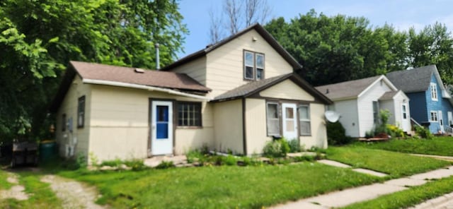 730 Front St, Albert Lea, MN 56007 - traditional-style home with a front lawn