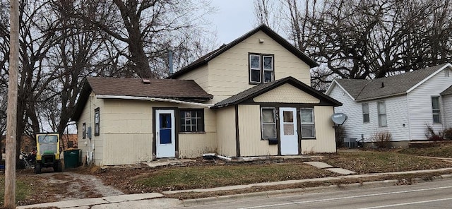 730 Front St, Albert Lea, MN 56007 - view of front of property with a shingled roof