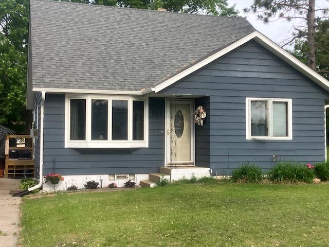 707 Marshall Ave, Henning, MN 56551 - bungalow-style house with roof with shingles and a front lawn