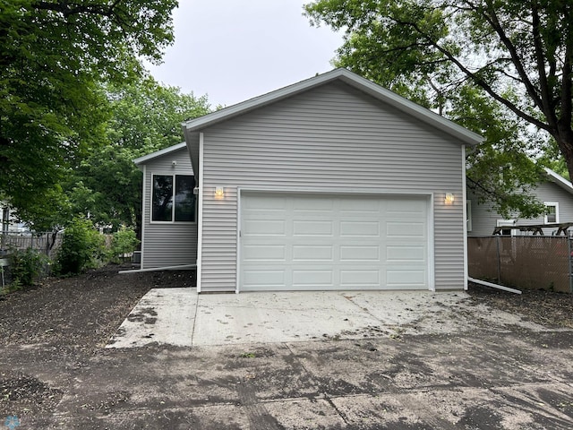 1109 University Dr S, Fargo, ND 58103 - garage featuring driveway